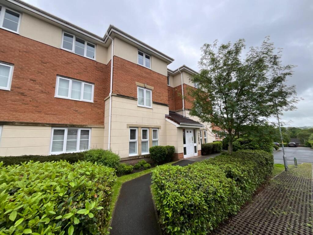2 bed 1st Floor Flat for rent in Hyde. From Hunters - Stalybridge