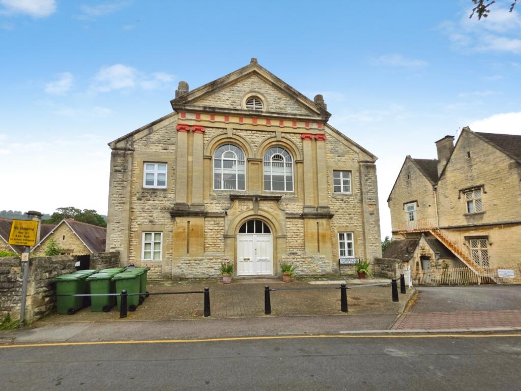 2 bed 1st Floor Flat for rent in Stroud. From Hunters - Stroud