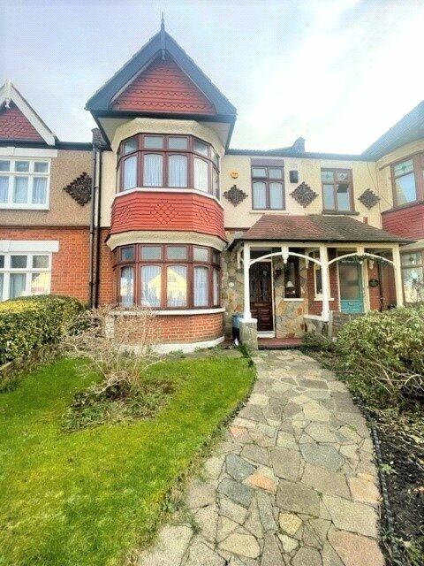 3 bed Mid Terraced House for rent in Ilford. From Ashton Estate Agency Limited - Ashton Estate Agents