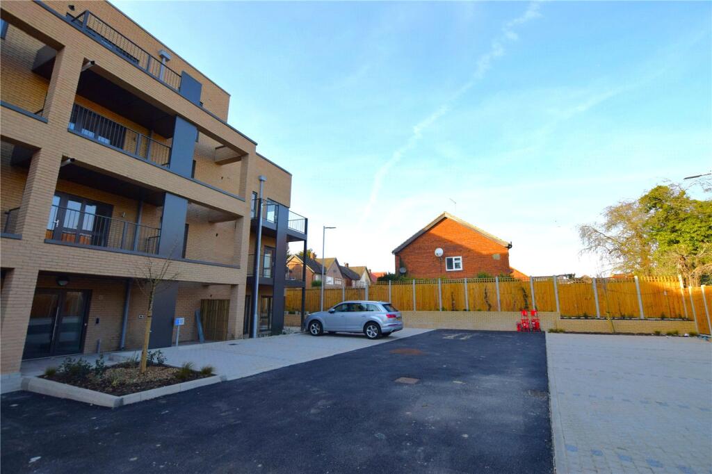 3 bed Apartment for rent in Romford. From Ashton Estate Agents - Chadwell Heath