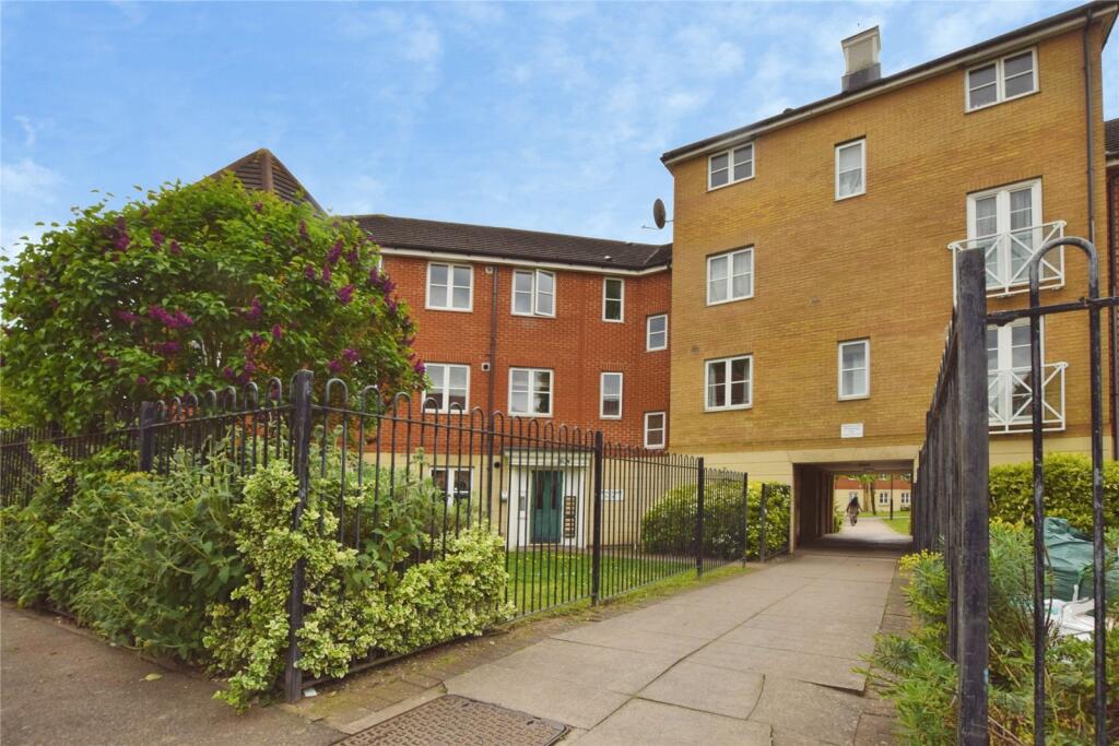 2 bed Apartment for rent in Ilford. From Ashton Estate Agents - Chadwell Heath