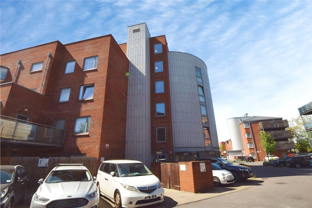 2 bed Apartment for rent in Romford. From Ashton Estate Agents - Chadwell Heath