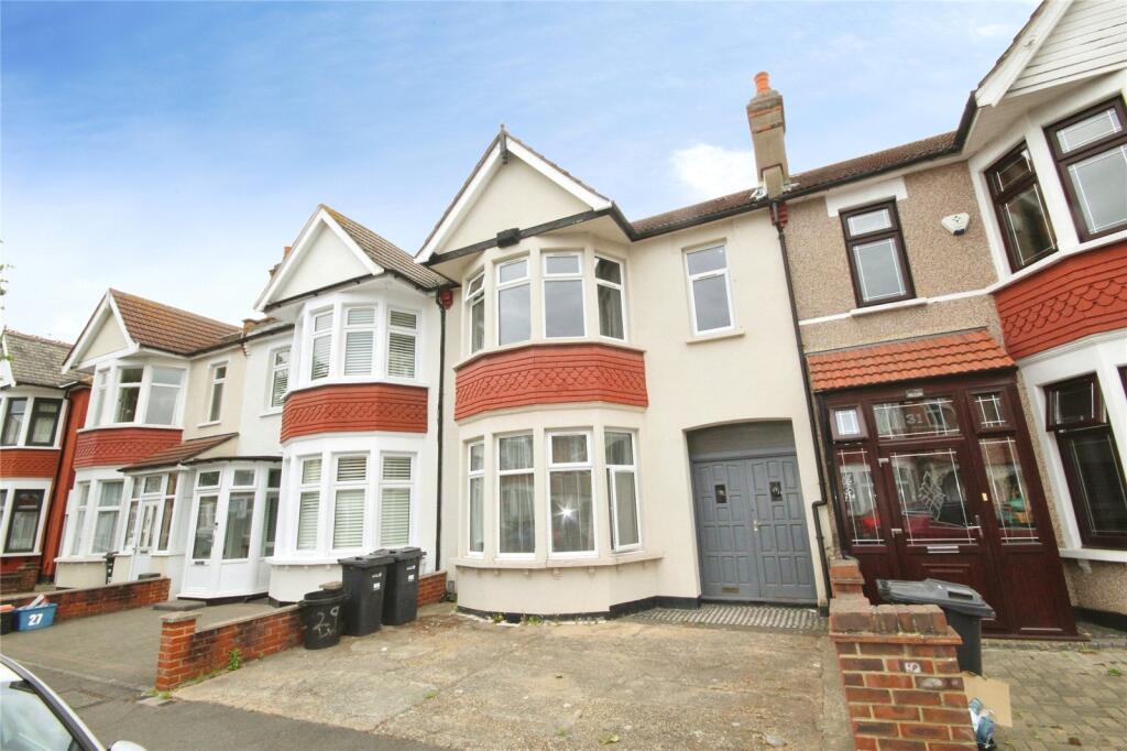 3 bed Mid Terraced House for rent in Ilford. From Ashton Estate Agents - Chadwell Heath