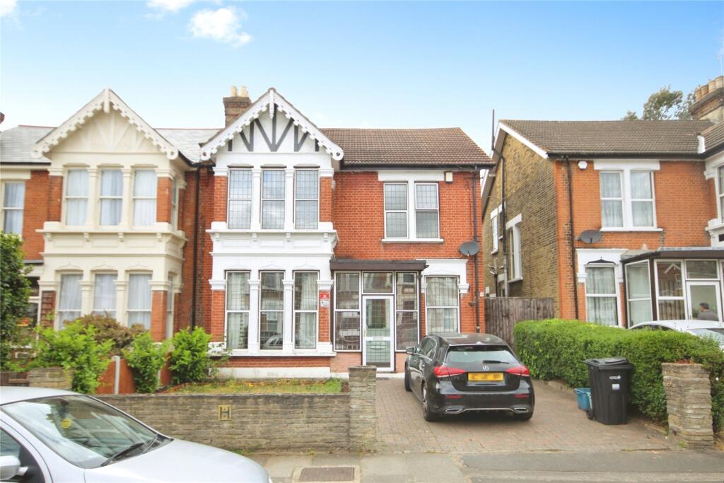 4 bed Semi Detached for rent in Ilford. From Ashton Estate Agents - Chadwell Heath 4 bed Semi Detached for rent in Ilford. From Ashton Estate Agents - Chadwell Heath