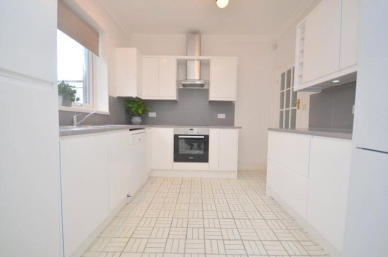 3 bed Semi Detached for rent in Chigwell. From Ashton Estate Agents - Chadwell Heath 3 bed Semi Detached for rent in Chigwell. From Ashton Estate Agents - Chadwell Heath