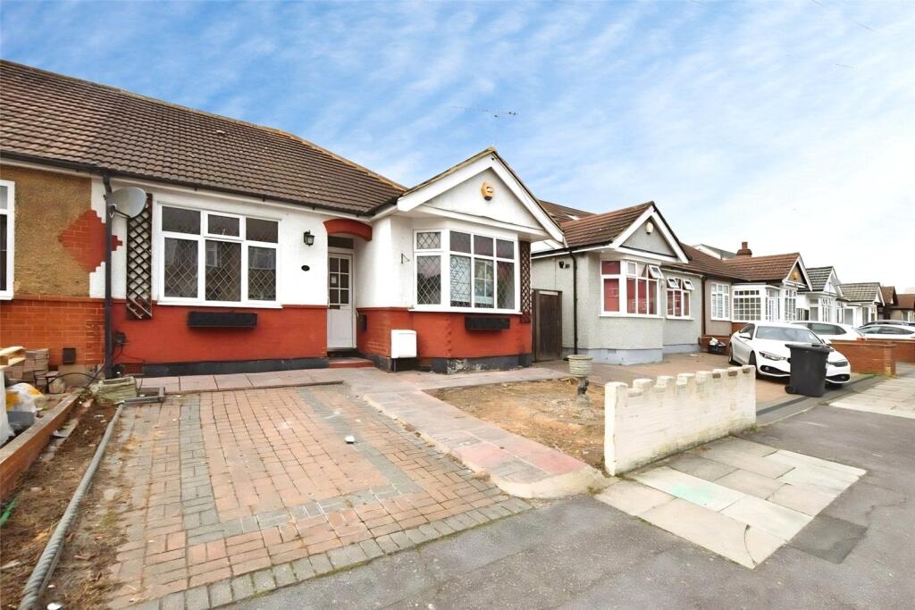 2 bed Bungalow for rent in Ilford. From Ashton Estate Agents - Chadwell Heath