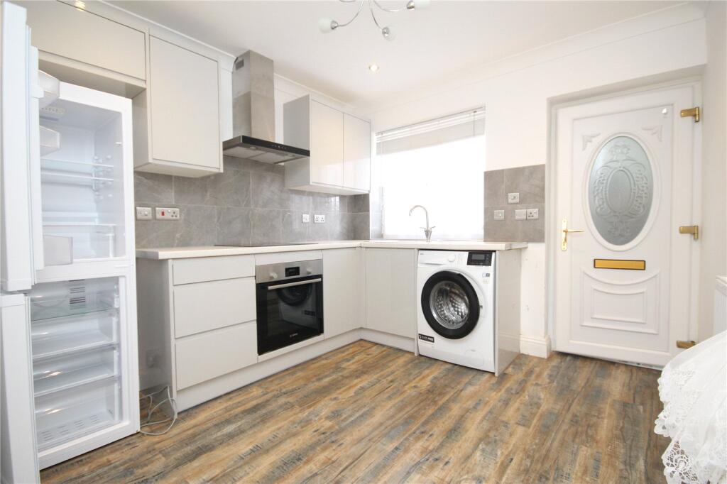 4 bed Studio for rent in Romford. From Ashton Estate Agents - Chadwell Heath