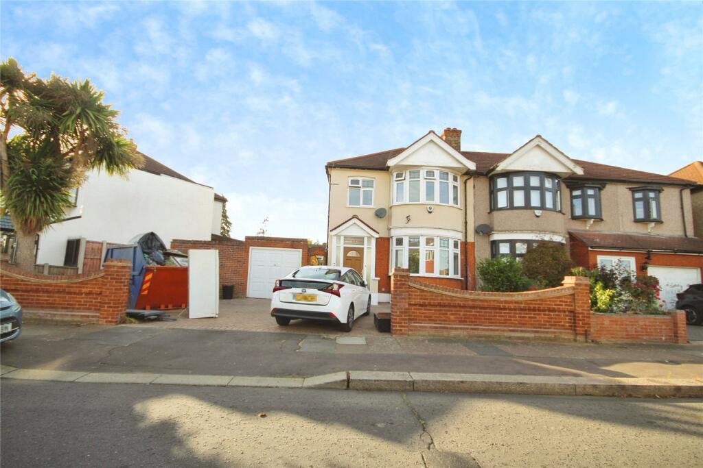4 bed Detached for rent in Romford. From Ashton Estate Agents - Chadwell Heath 4 bed Detached for rent in Romford. From Ashton Estate Agents - Chadwell Heath