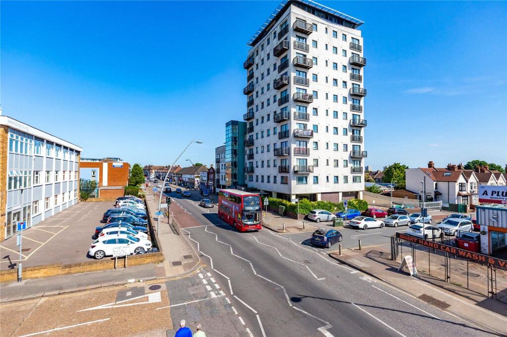 2 bed Apartment for rent in Romford. From Ashton Estate Agents - Chadwell Heath