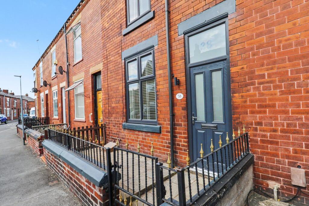 2 bed Mid Terraced House for rent in Crankwood. From Ashtons Estate Agency - St Helens 2 bed Mid Terraced House for rent in Crankwood. From Ashtons Estate Agency - St Helens