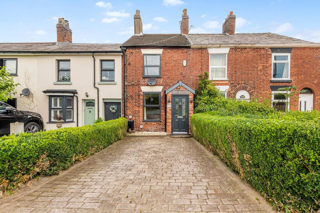 2 bed Mid Terraced House for rent in Moore. From Ashtons Estate Agency - Stockton Heath