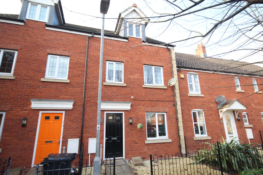 3 bed Mid Terraced House for rent in Bridgwater. From Charles Dickens Estate Agents - Bridgwater