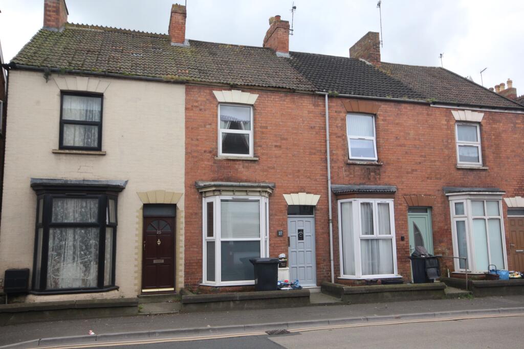3 bed Mid Terraced House for rent in Bridgwater. From Charles Dickens Estate Agents - Bridgwater