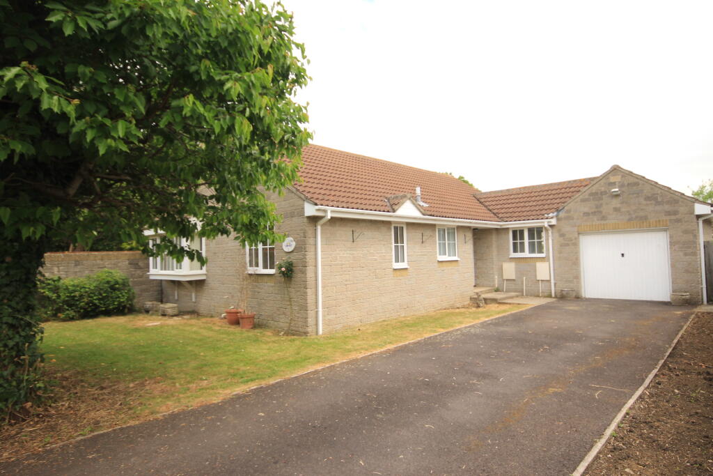 3 bed Bungalow for rent in Somerton. From Charles Dickens Estate Agents - Bridgwater 3 bed Bungalow for rent in Somerton. From Charles Dickens Estate Agents - Bridgwater