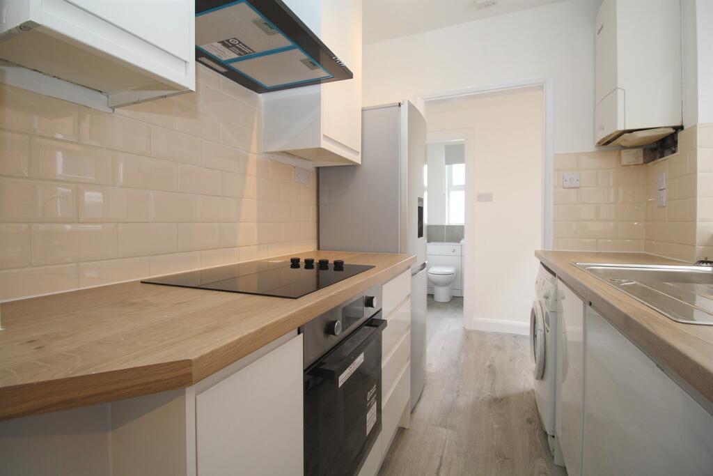 3 bed Mid Terraced House for rent in Loughborough. From Huntleys - Loughborough