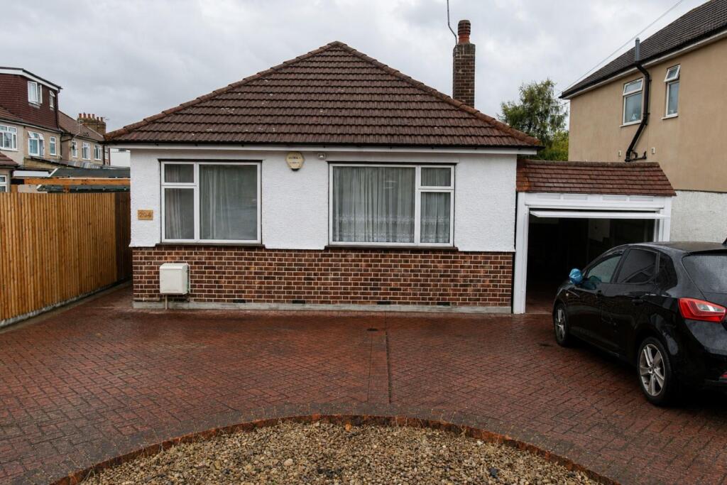 3 bed Detached for rent in Erith. From Hunters - Bexleyheath 3 bed Detached for rent in Erith. From Hunters - Bexleyheath
