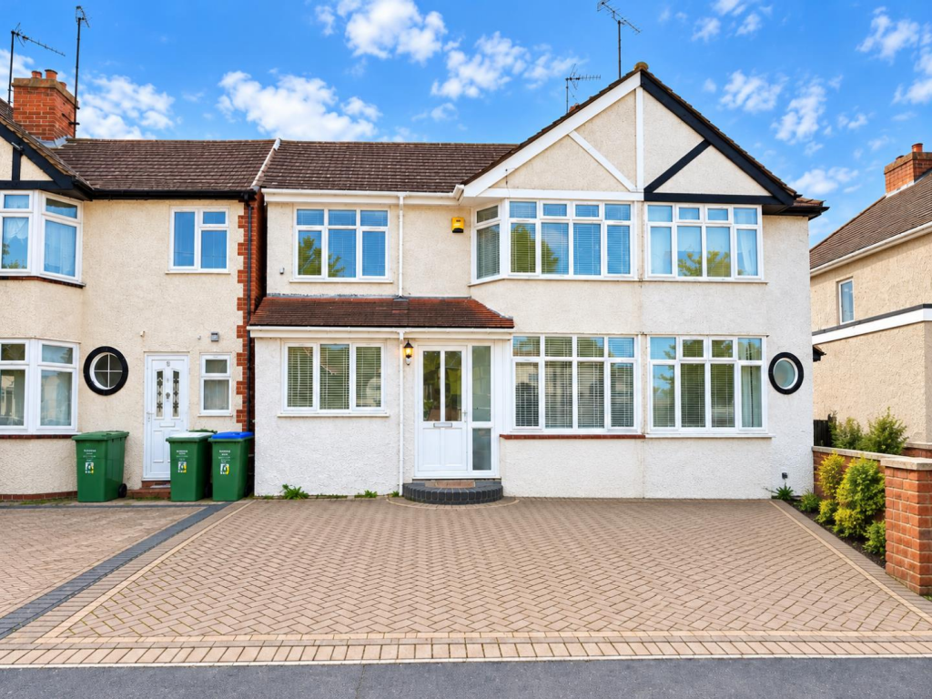 3 bed Detached for rent in Crayford. From Hunters - Bexleyheath 3 bed Detached for rent in Crayford. From Hunters - Bexleyheath