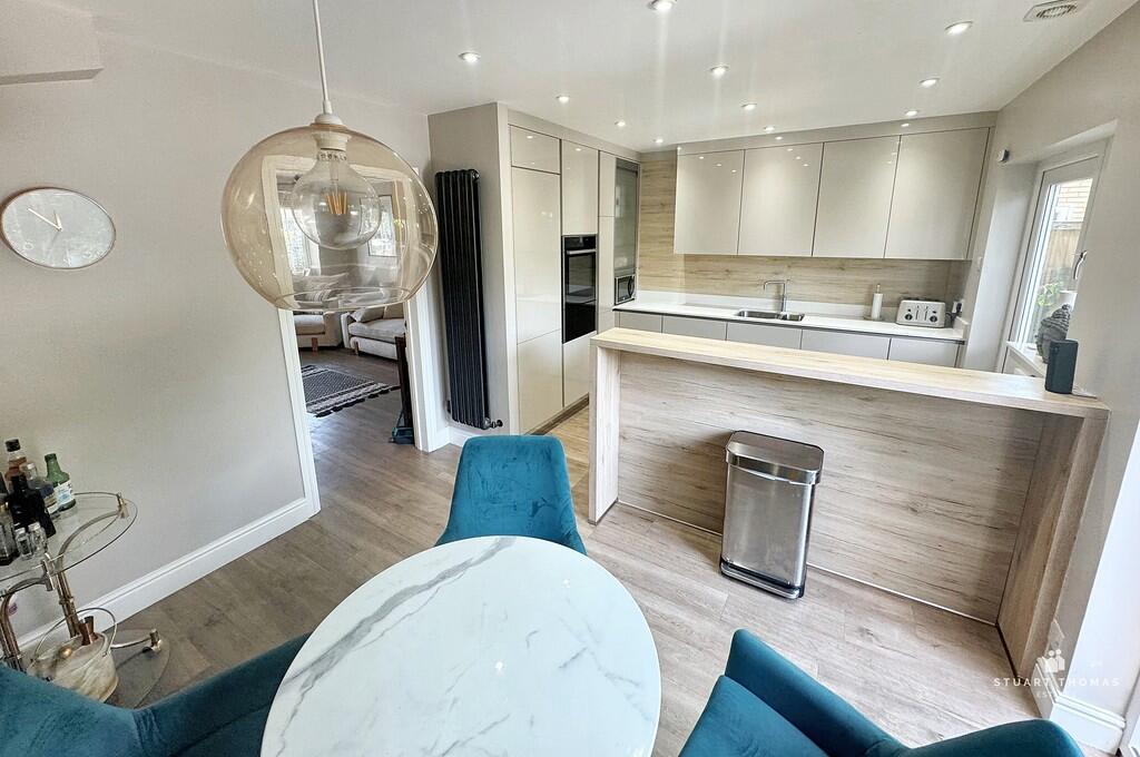 3 bed Mid Terraced House for rent in Crays Hill. From Stuart Thomas - Thundersley