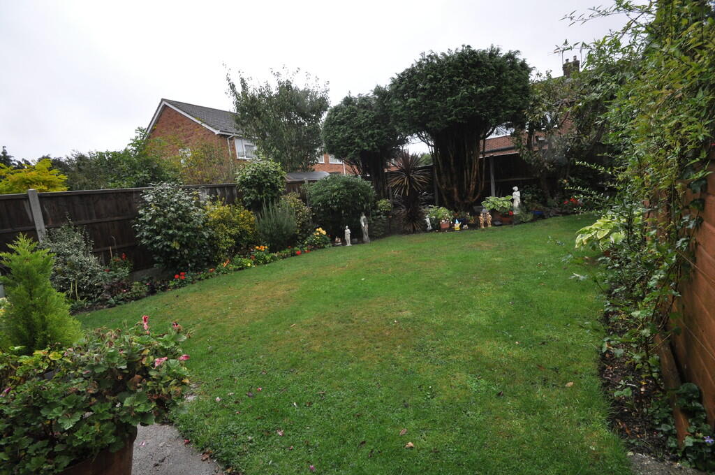 2 bed Detached bungalow for rent in Hadleigh. From Stuart Thomas - Thundersley 2 bed Detached bungalow for rent in Hadleigh. From Stuart Thomas - Thundersley