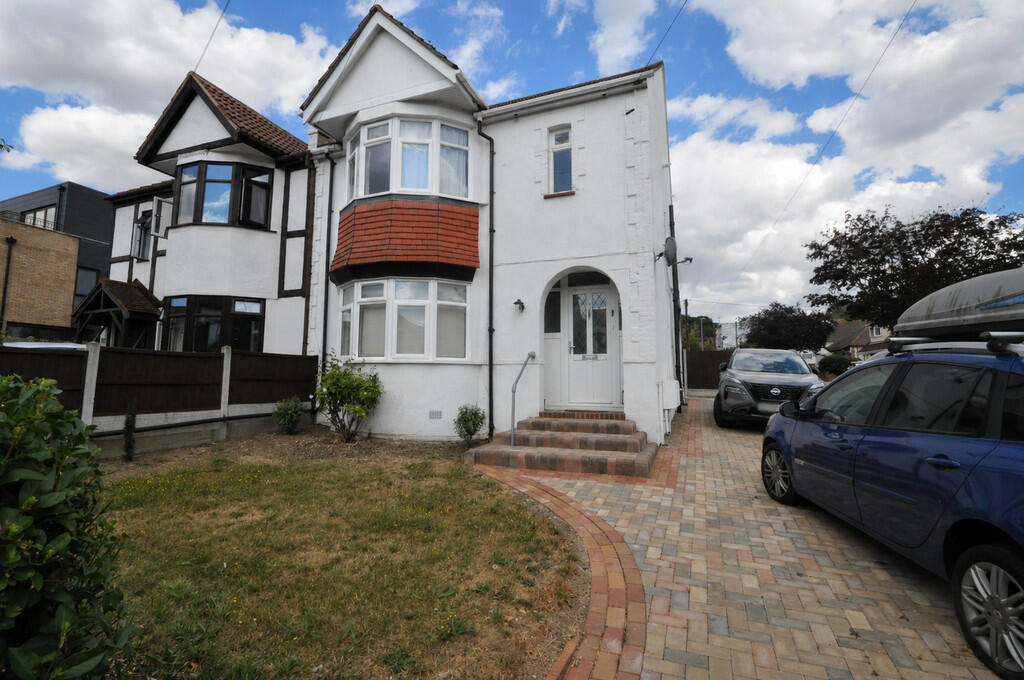 1 bed House (unspecified) for rent in Tarpots. From Stuart Thomas - Thundersley