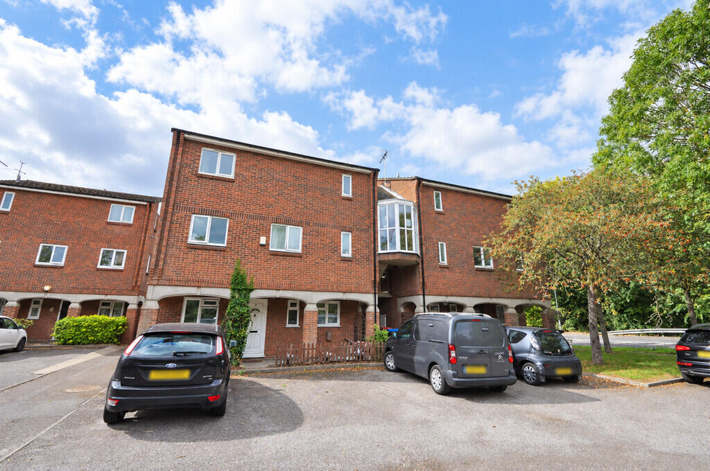 1 bed Apartment for rent in Basildon. From Stuart Thomas - Thundersley