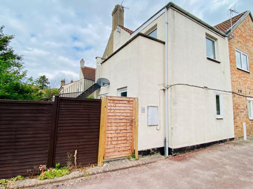 1 bed 1st Floor Flat for rent in Taunton. From Ware and Company - Ware and Comapny