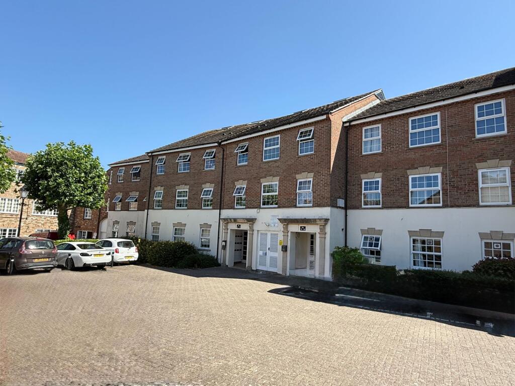 1 bed 1st Floor Flat for rent in Taunton. From Ware and Company - Ware and Comapny 1 bed 1st Floor Flat for rent in Taunton. From Ware and Company - Ware and Comapny