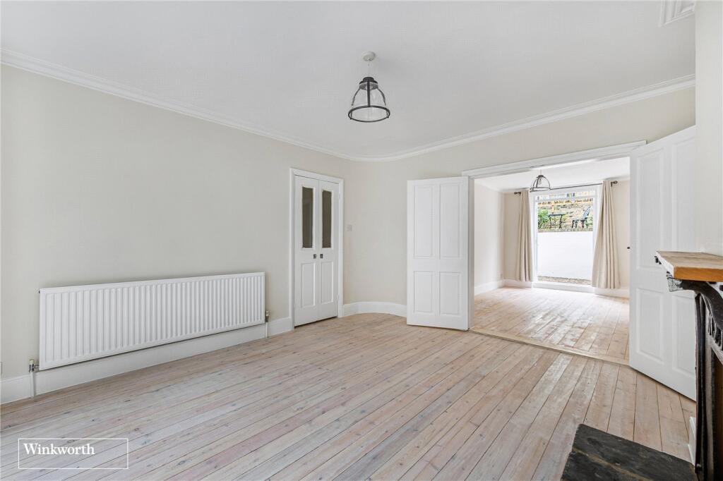 1 bed Mid Terraced House for rent in Chiswick. From Winkworth - Chiswick