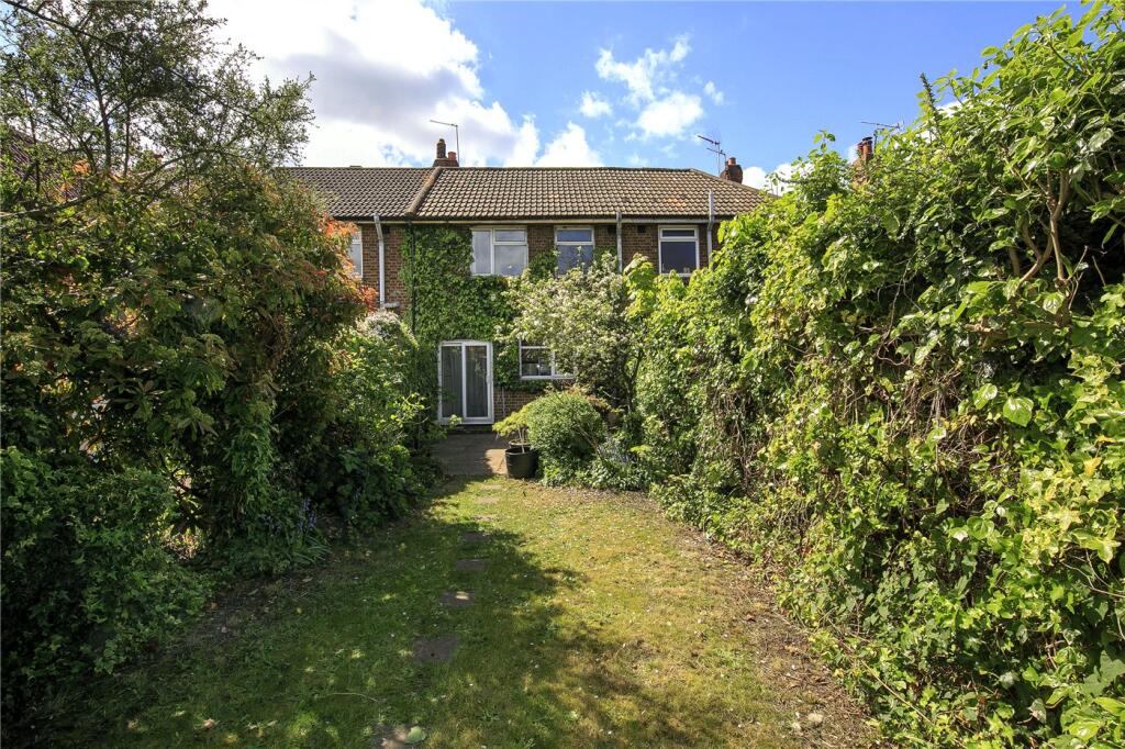 2 bed Mid Terraced House for rent in Richmond upon Thames. From Winkworth - Chiswick