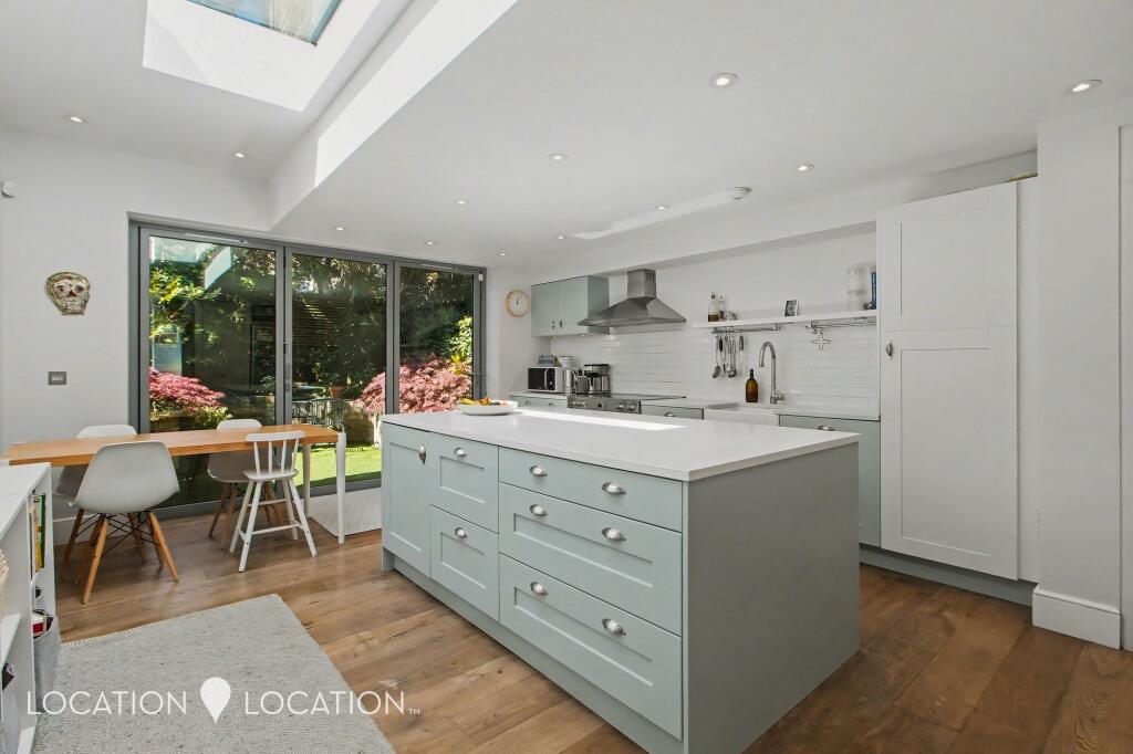 4 bed End of Terrace for rent in Stoke Newington. From Location Location - London
