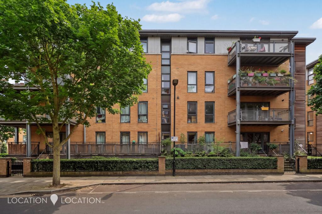 2 bed 1st Floor Flat for rent in Hackney. From Location Location - London