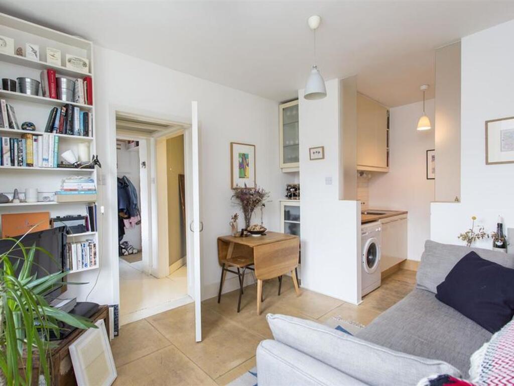 1 bed 1st Floor Flat for rent in Stoke Newington. From Location Location - London