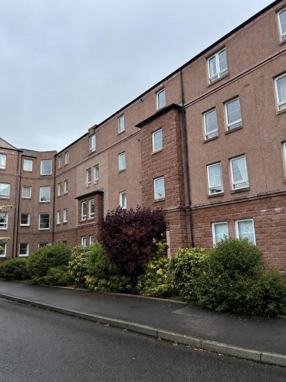 2 bed 1st Floor Flat for rent in Edinburgh. From Easy Let Property - Edinburgh