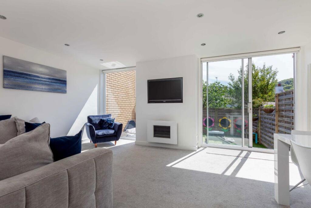 3 bed Mid Terraced House for rent in Edinburgh. From Ben Property - Edinburgh 3 bed Mid Terraced House for rent in Edinburgh. From Ben Property - Edinburgh