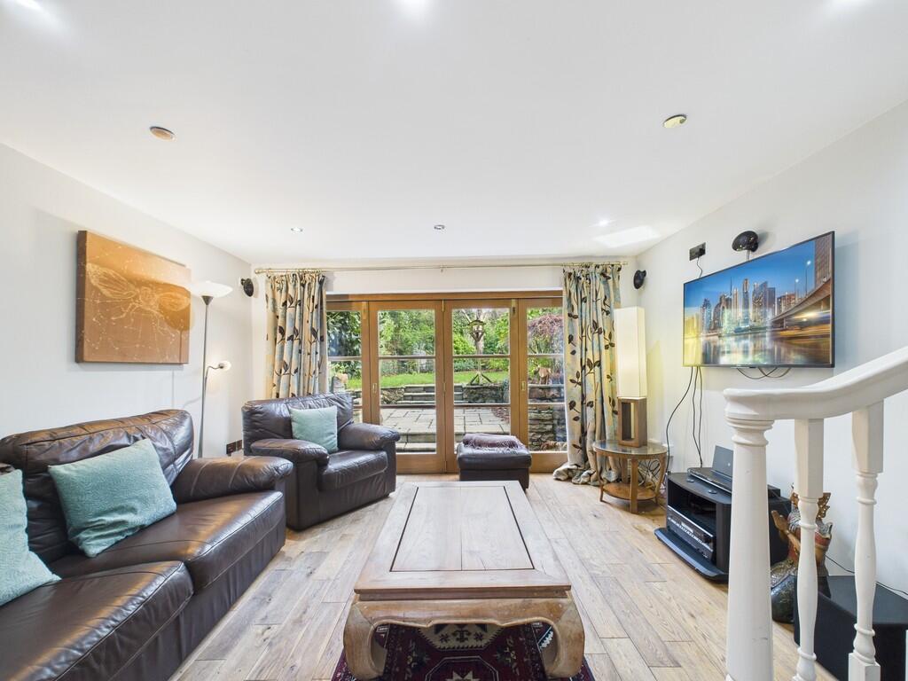 3 bed Mid Terraced House for rent in Easton-in-Gordano. From Berkeley Estates and Management - Bristol