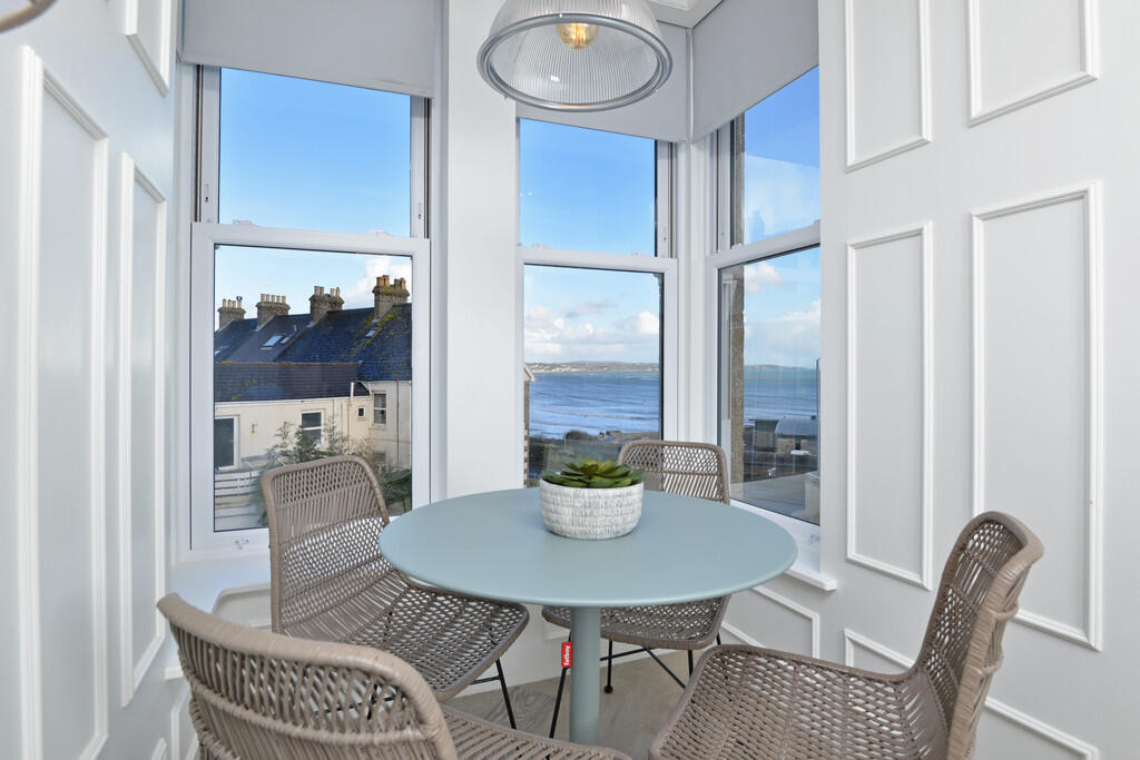 2 bed Apartment for rent in Penzance. From Berkeley Estates and Management - Bristol