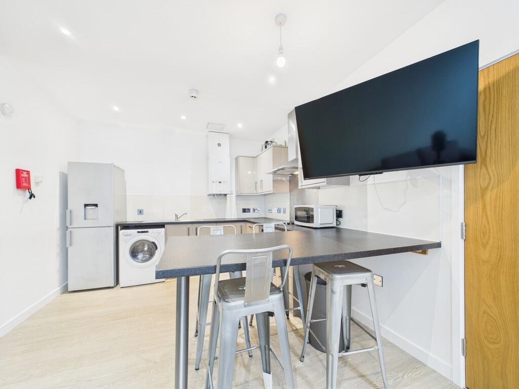 6 bed 1st Floor Flat for rent in Bristol. From Berkeley Estates and Management - Bristol 6 bed 1st Floor Flat for rent in Bristol. From Berkeley Estates and Management - Bristol