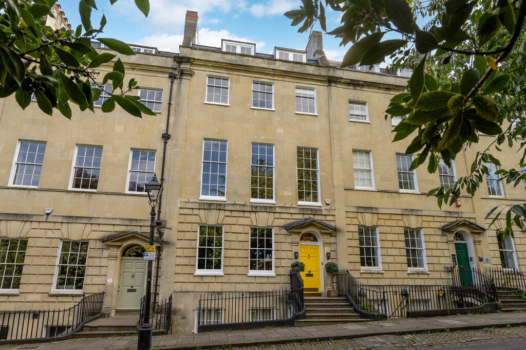 5 bed Mid Terraced House for rent in Bristol. From Berkeley Estates and Management - Bristol
