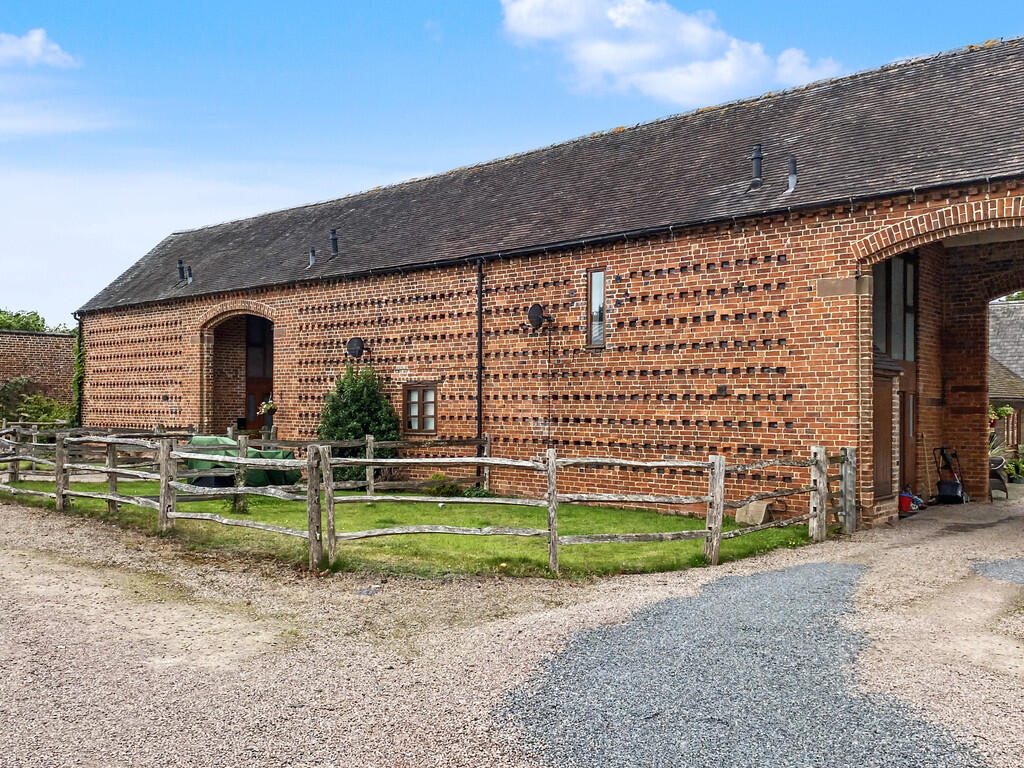 2 bed Barn Conversion for rent in Stourport-on-Severn. From G Herbert Banks - Great Witley