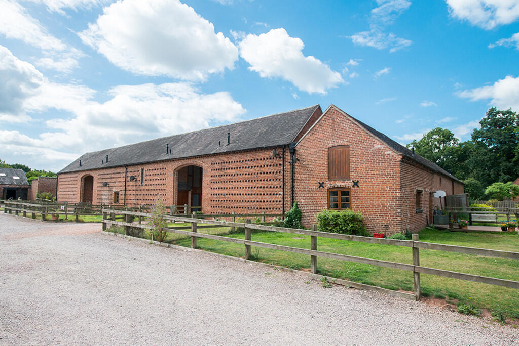 2 bed Barn Conversion for rent in Stourport-on-Severn. From G Herbert Banks - Great Witley