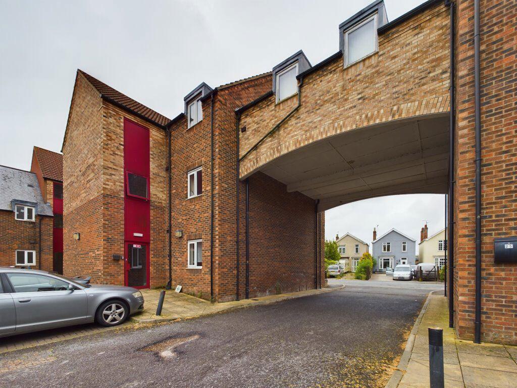 2 bed Apartment for rent in Boston. From Let Us Let U - Boston