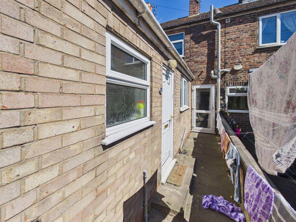 2 bed Mid Terraced House for rent in Boston. From Let Us Let U - Boston