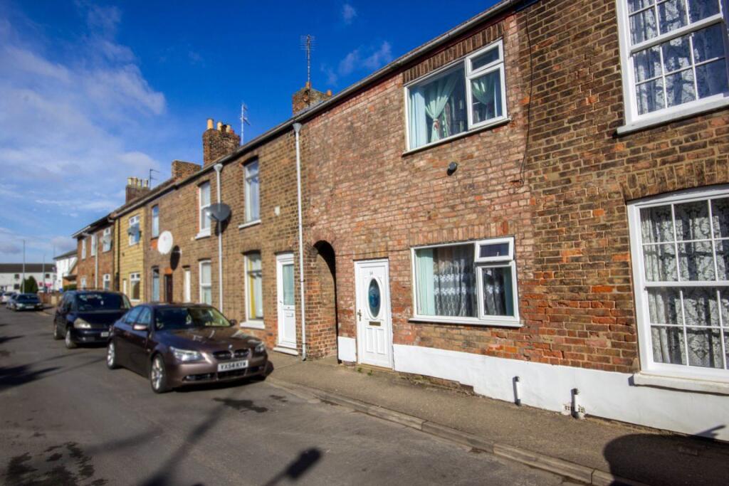 2 bed Mid Terraced House for rent in Boston. From Let Us Let U - Boston