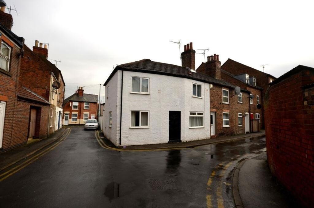 4 bed Mid Terraced House for rent in Boston. From Let Us Let U - Boston