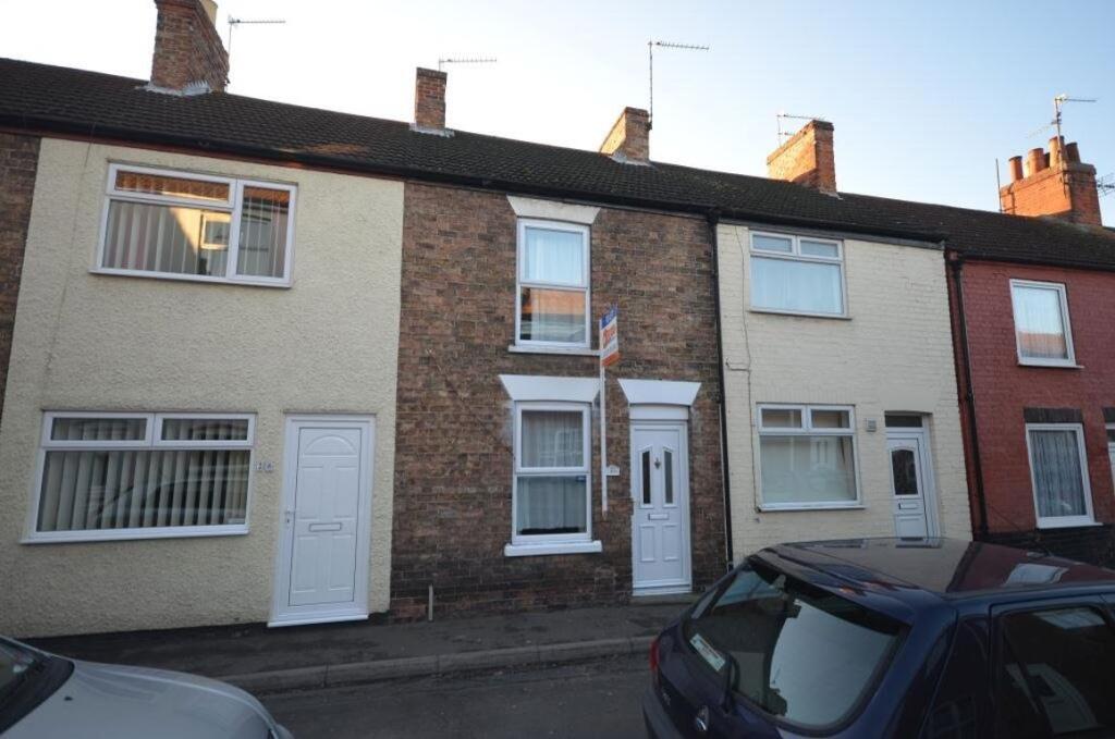 2 bed Mid Terraced House for rent in Boston. From Let Us Let U - Boston