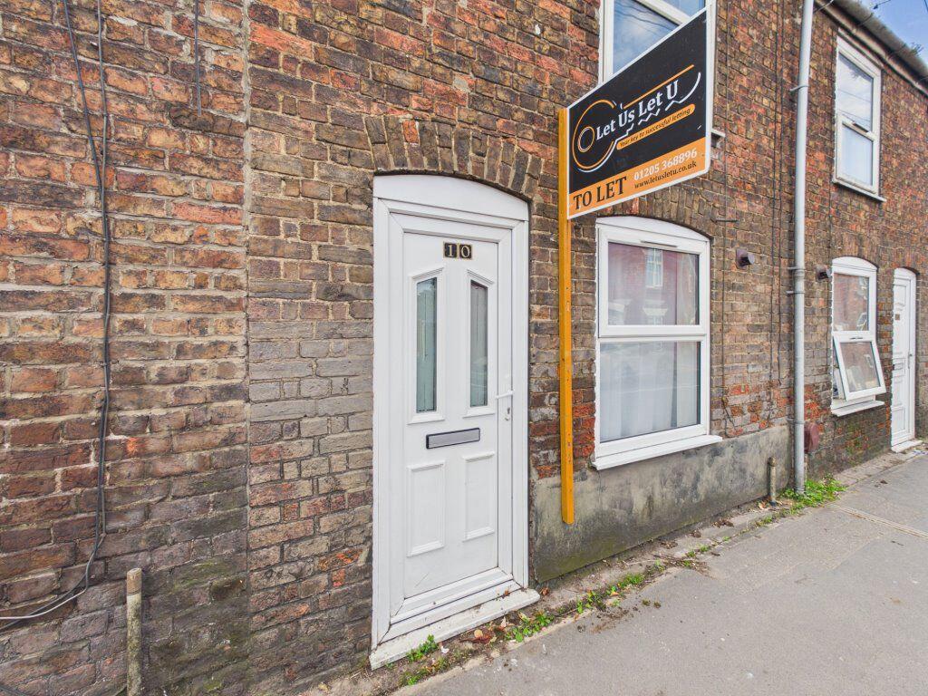 2 bed Mid Terraced House for rent in Boston. From Let Us Let U - Boston