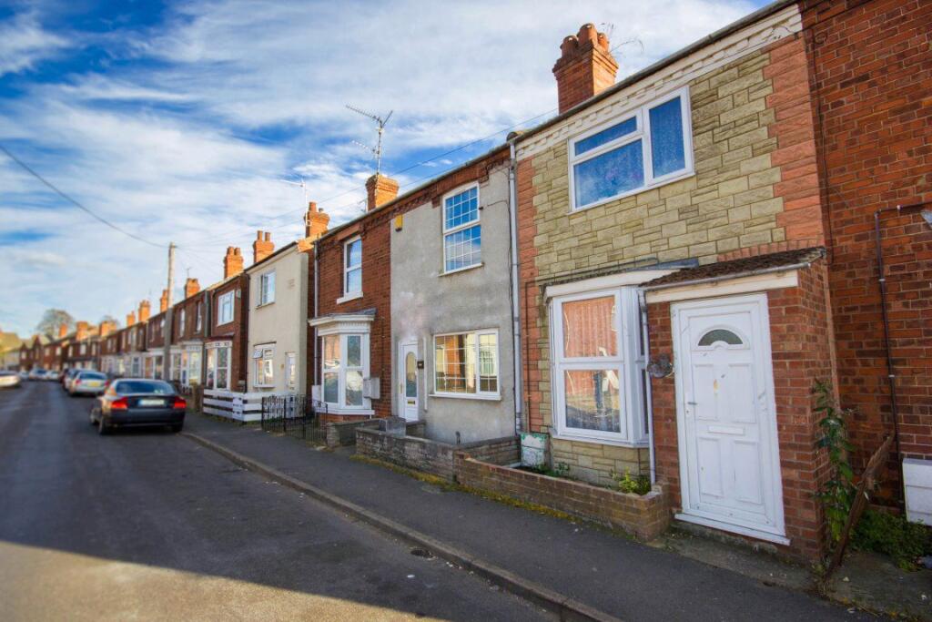 3 bed Mid Terraced House for rent in Boston. From Let Us Let U - Boston