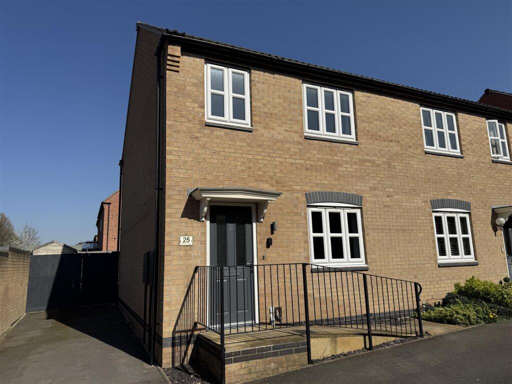 3 bed Semi Detached for rent in Mansfield. From Location - Mansfield