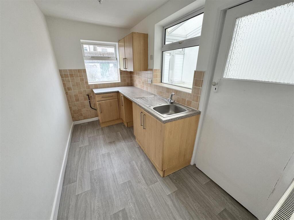 2 bed Mid Terraced House for rent in Huthwaite. From Location - Mansfield