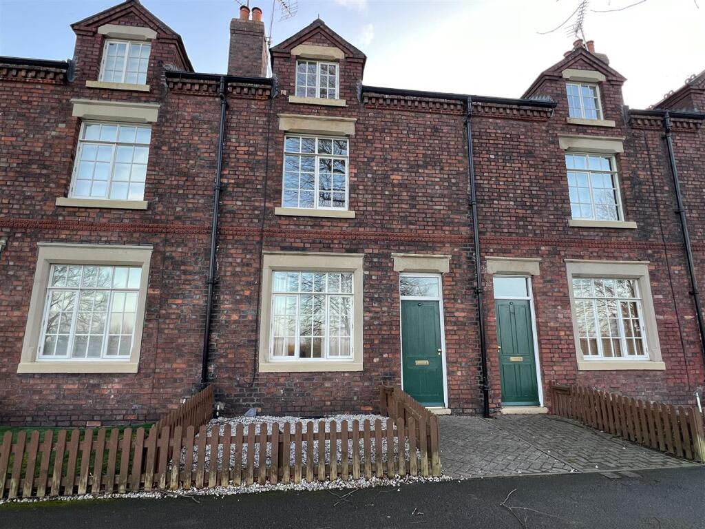 3 bed Mid Terraced House for rent in Bolsover. From Location - Mansfield
